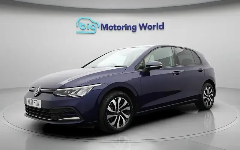 Used VW Golf VIII Active 131 HP (96 kW) 2021 Blue Hatchback