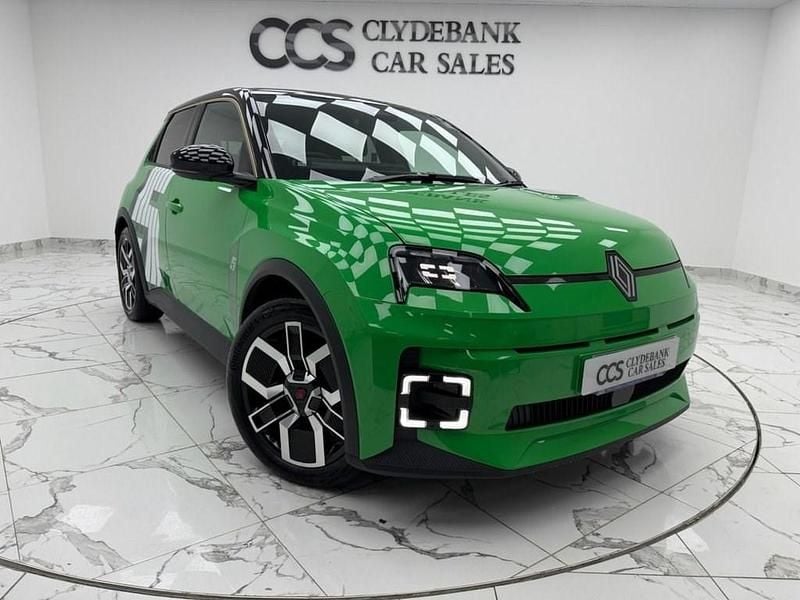 Green Used 2025 Renault 5 E-Tech Komfort Hatchback | £21,995 (Expensive) - Image 1/4