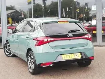 Used Hyundai i20 Premium 100 HP (73 kW) 2023 Green Hatchback