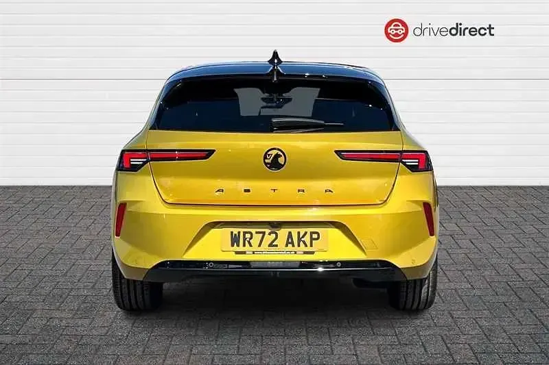 Second-hand Vauxhall Astra GS Line 130 CP (95 kW) 2022 Galben Hatchback