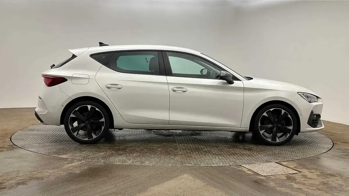 Used Cupra Leon 150 HP (110 kW) 2024 White Hatchback