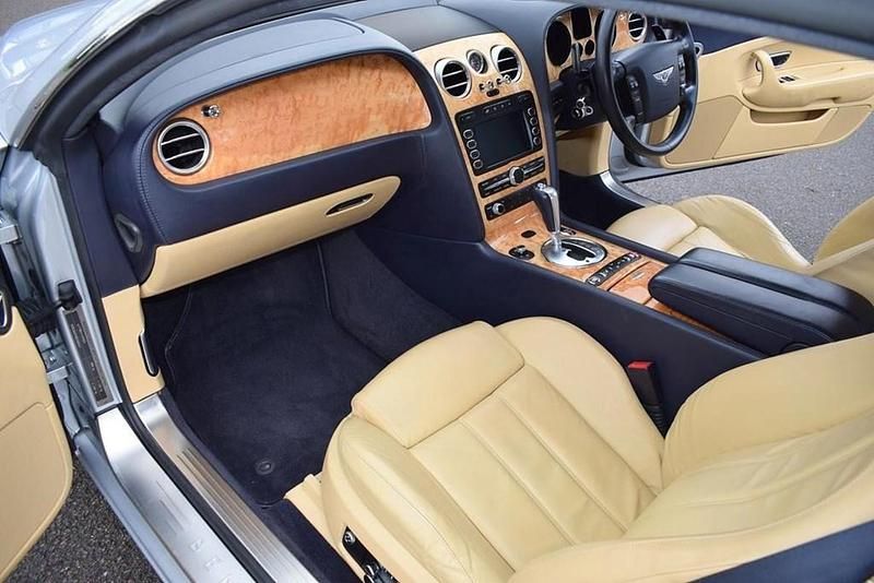 Begagnad Bentley Continental 2005 Silver Sportkupé