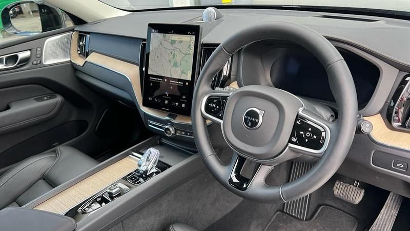 Used Volvo XC60 Ultra 250 HP (183 kW) 2025 Blue SUV