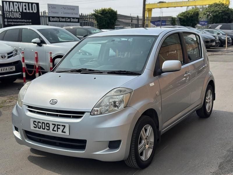 Used Daihatsu Sirion 90 HP (66 kW) 2009 Silver Hatchback