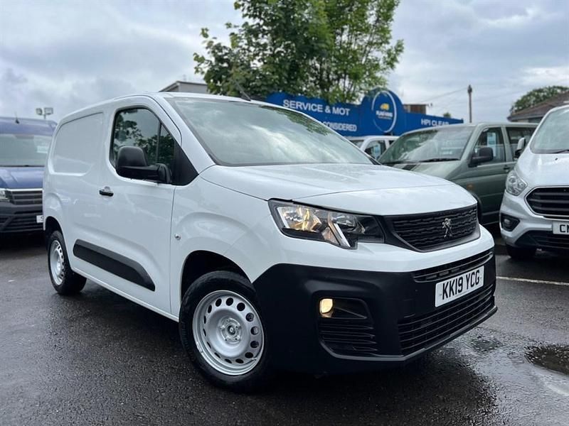 White Used 2019 Peugeot Partner MPV | £7,495 (Good price) - Image 1/4