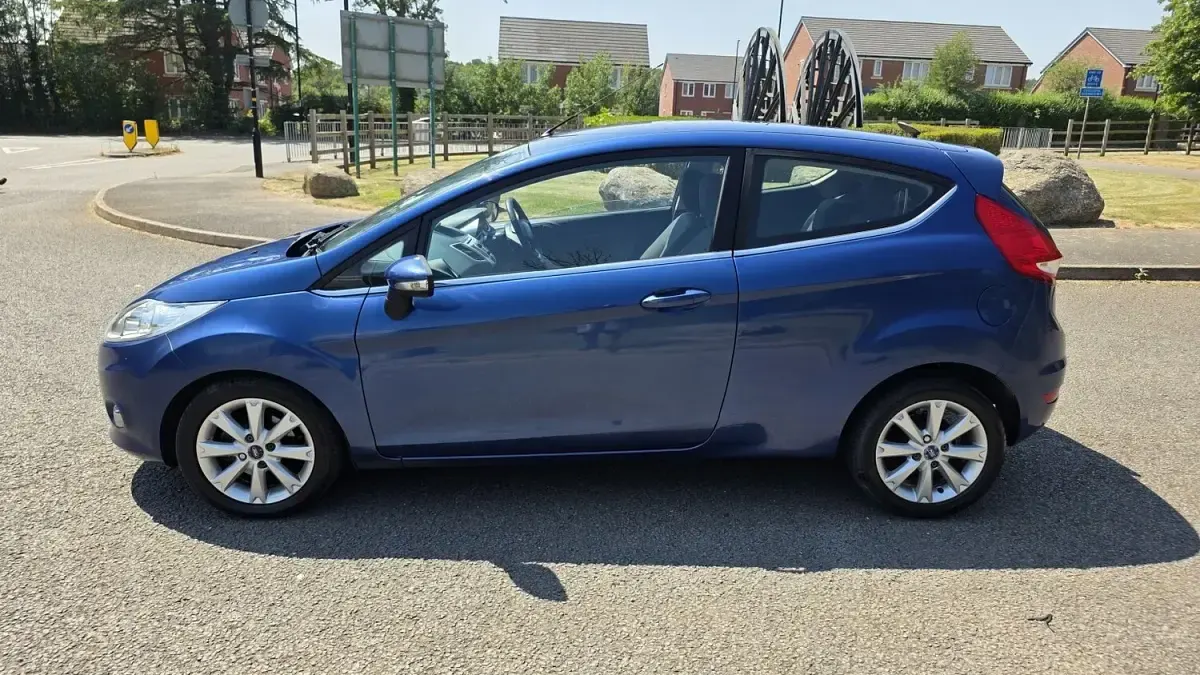 Used Ford Fiesta Zetec 96 HP (70 kW) 2009 Blue Hatchback