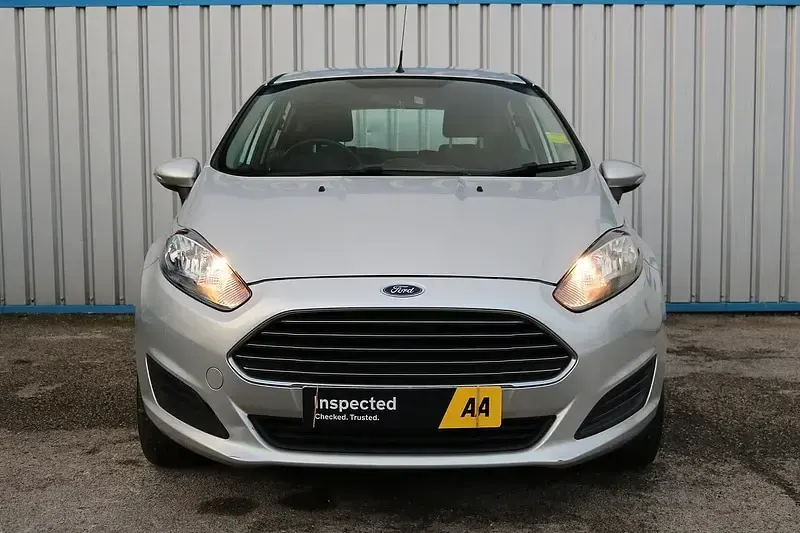 Used Ford Fiesta Style 69 HP (50 kW) 2013 Silver Hatchback