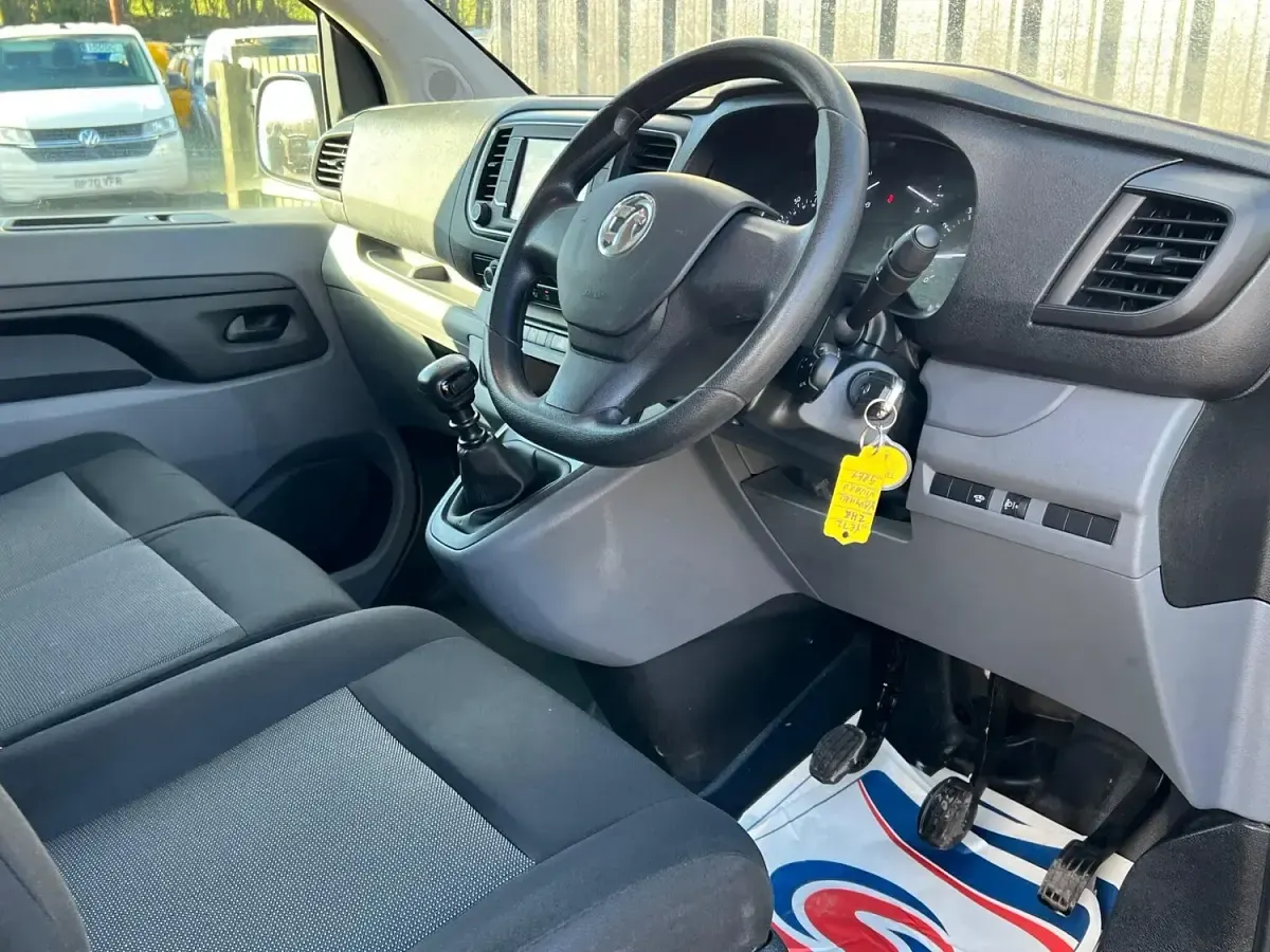 Usado Vauxhall Vivaro Sportive 120 HP (88 kW) 2022 Cinzento Monovolume