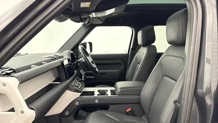 Used Land Rover Defender HSE Dynamic 300 HP (220 kW) 2025 Grey SUV