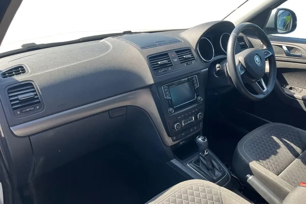 Used Skoda Yeti Outdoor SE Drive 110 HP (80 kW) 2017 White SUV