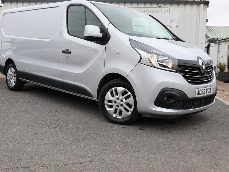 Silver Used 2018 Renault Trafic Van | £12,395 (Good price) - Image 1/3