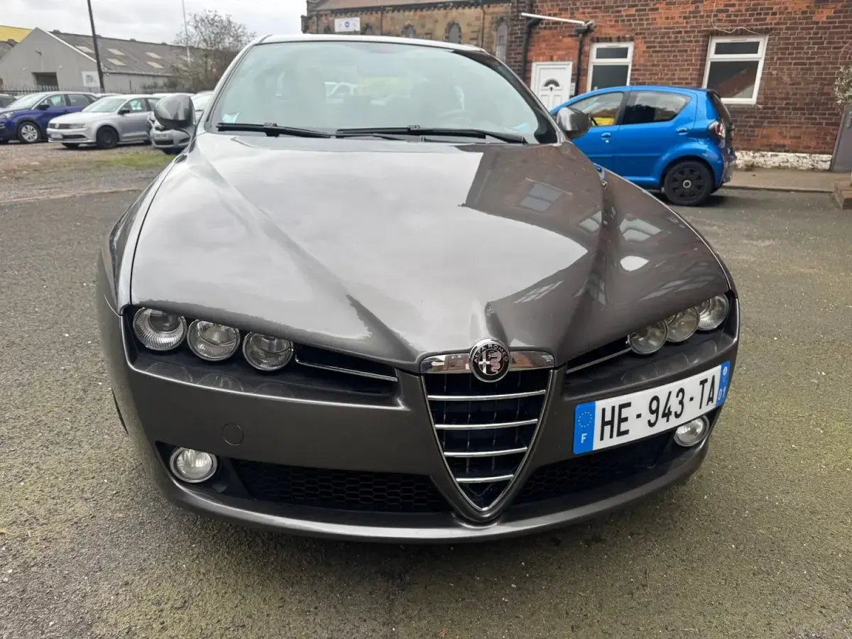 Begagnad Alfa Romeo 159 2011 Grå Sedan