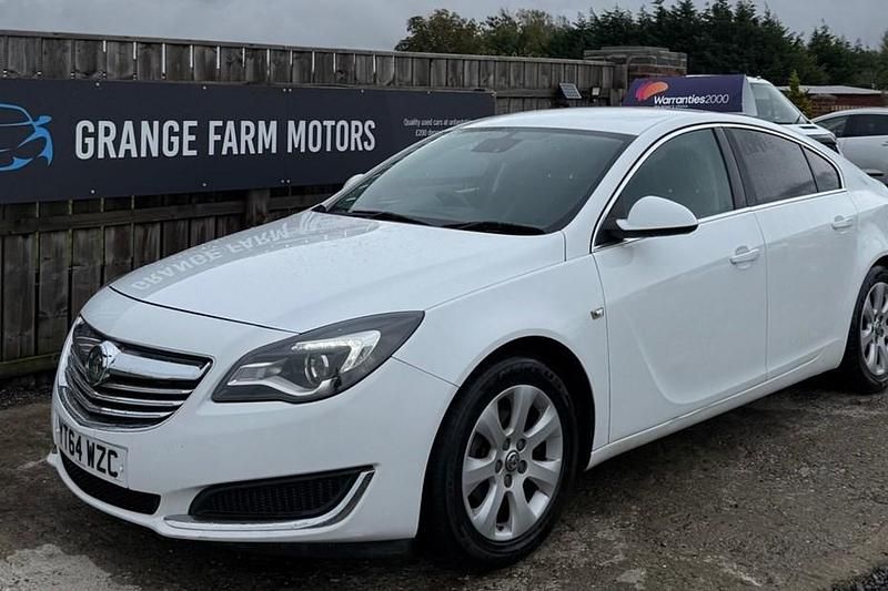 White Used 2014 Vauxhall Insignia Hatchback | £2,499 (Expensive) - Image 1/1