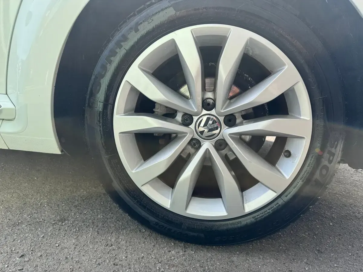 Used VW Beetle Design 150 HP (110 kW) 2016 White Hatchback