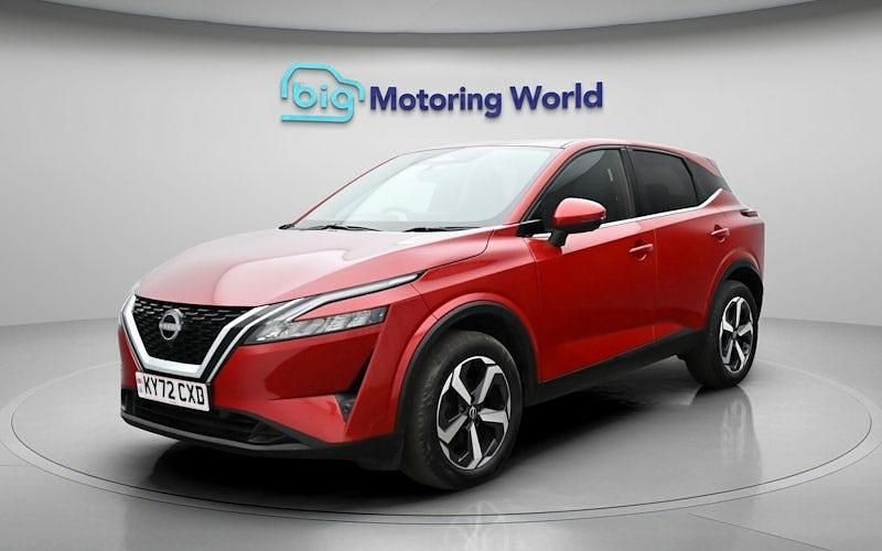 Used Nissan Qashqai N-Connecta 140 HP (102 kW) 2023 Red SUV