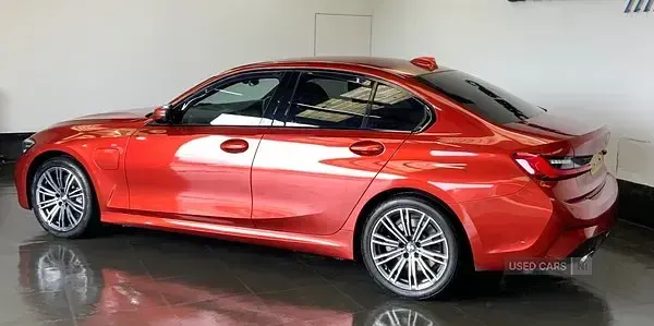 Begagnad BMW 330e M Sport 2021 Orange Sedan