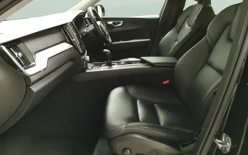 Usado Volvo XC60 Momentum 190 HP (139 kW) 2018 Preto SUV