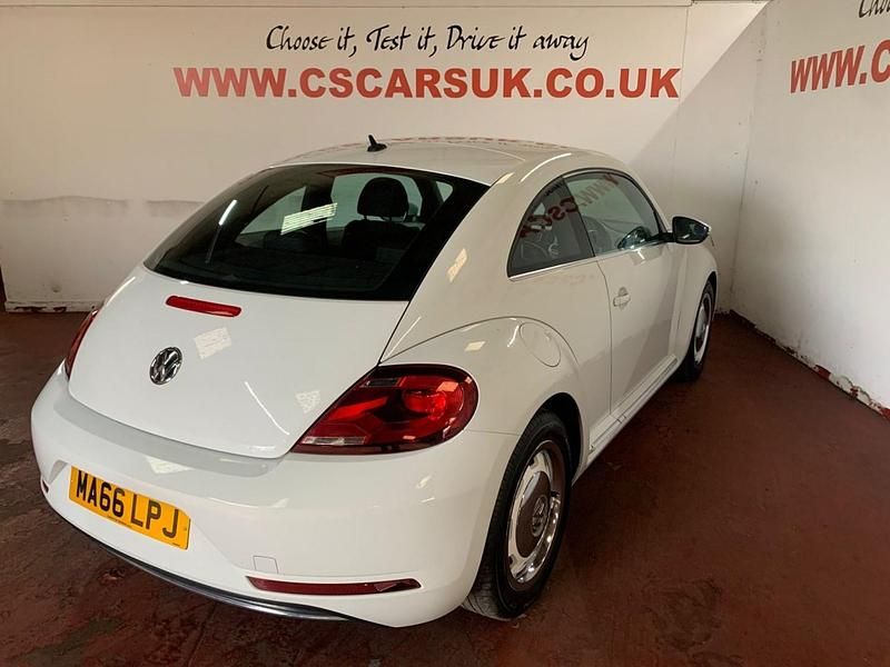 Used VW Beetle Design 105 HP (77 kW) 2016 White Hatchback