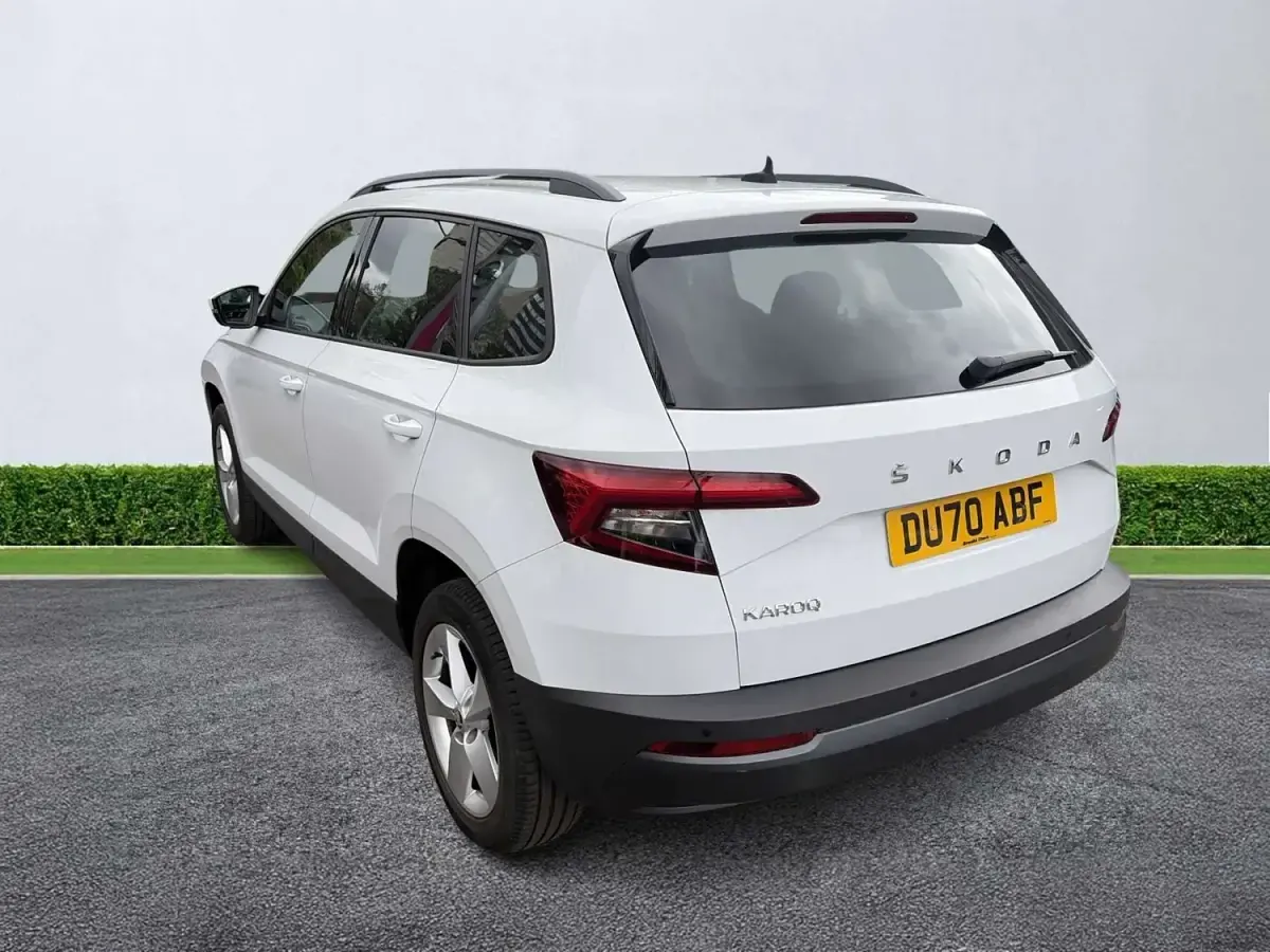 Usado Skoda Karoq SE 116 CV (85 kW) 2020 Blanco SUV