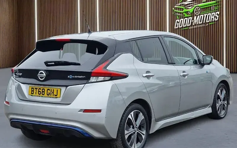 Used Nissan Leaf Tekna 110 kW (150 HP) 2018 Silver Hatchback
