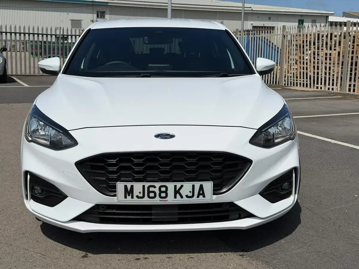 Used Ford Focus ST-Line X 2018 White Hatchback