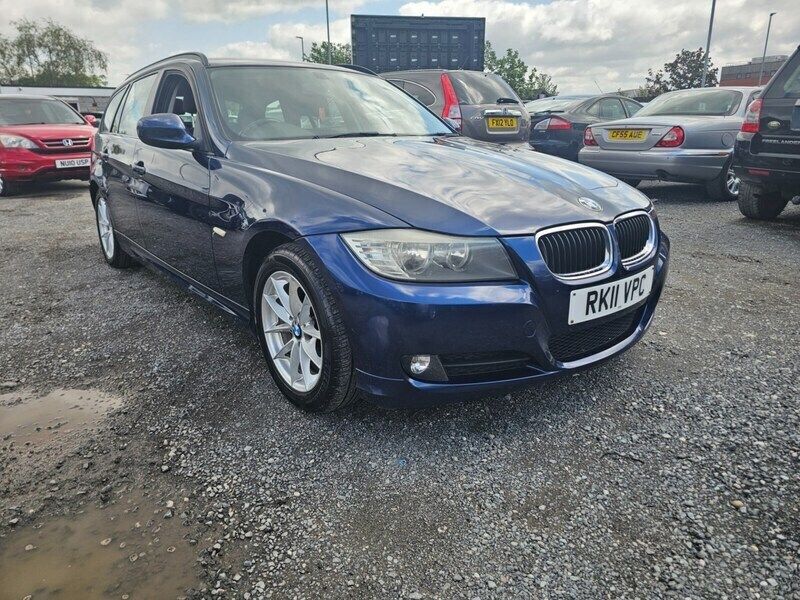 Blue Used 2011 BMW 318 Estate | £2,095 (Fair price) - Image 1/4