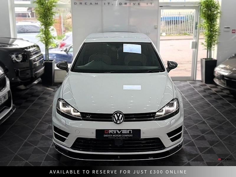 Begagnad VW Golf VII R 2015 Vit Halvkombi