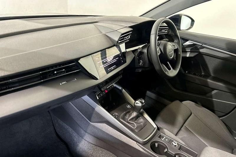 Begagnad Audi A3 Sport 113 HK (83 kW) 2025 Blå Sedan