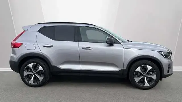 Used Volvo XC40 Plus 161 HP (118 kW) 2025 Silver SUV