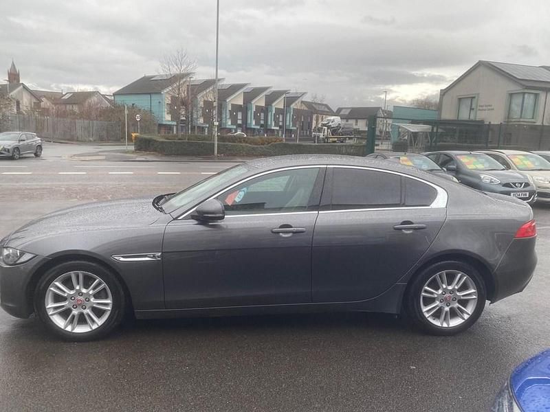 Begagnad Jaguar XE Prestige 180 HK (132 kW) 2016 Grå Sedan