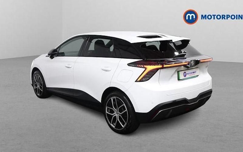 Used MG MG4 EV Trophy 150 kW (204 HP) 2025 White Hatchback