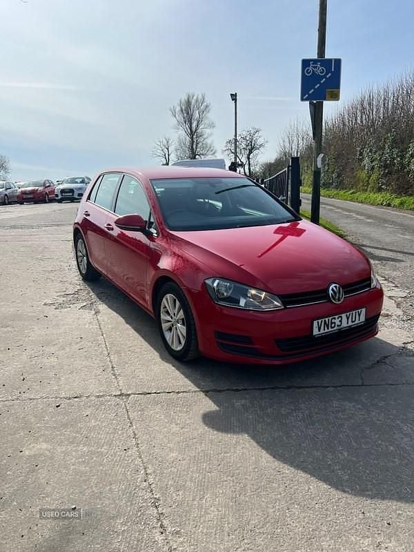 Used VW Golf VII SE 105 HP (77 kW) 2014 Red Hatchback