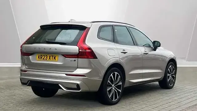 Second-hand Volvo XC60 Plus 194 CP (142 kW) 2023 Gri SUV