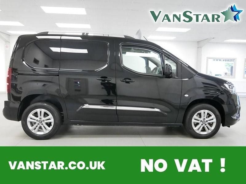 Black Used 2022 Toyota Proace Design Van | £17,789 (Fair price) - Image 1/4