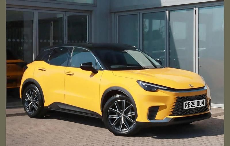 Yellow Used 2025 Lexus LBX SUV | £31,995 (Fair price) - Image 1/2