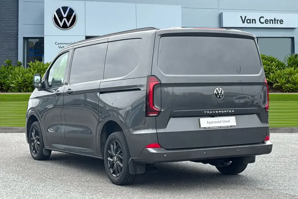 Usado VW Transporter Pro 110 HP (80 kW) 2025 Cinzento Van