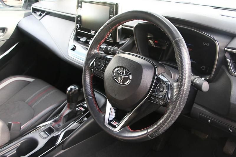 Used Toyota Corolla Sport 120 HP (88 kW) 2020 White Hatchback