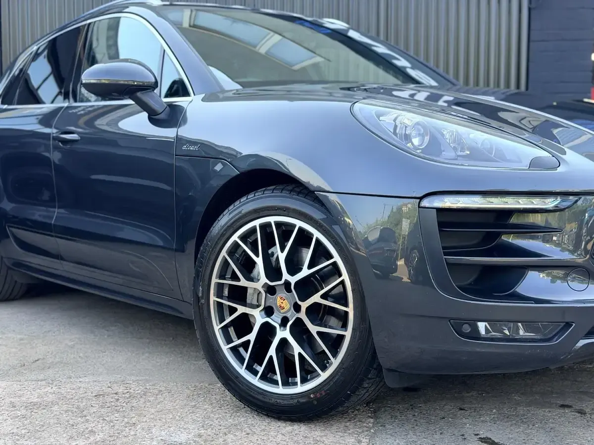 Used Porsche Macan 258 HP (189 kW) 2016 Grey SUV