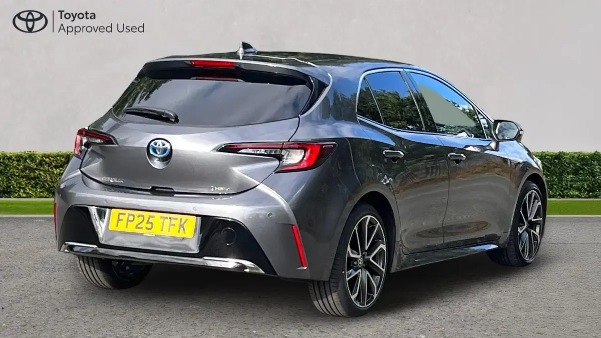 Used Toyota Corolla 140 HP (102 kW) 2025 Grey Hatchback