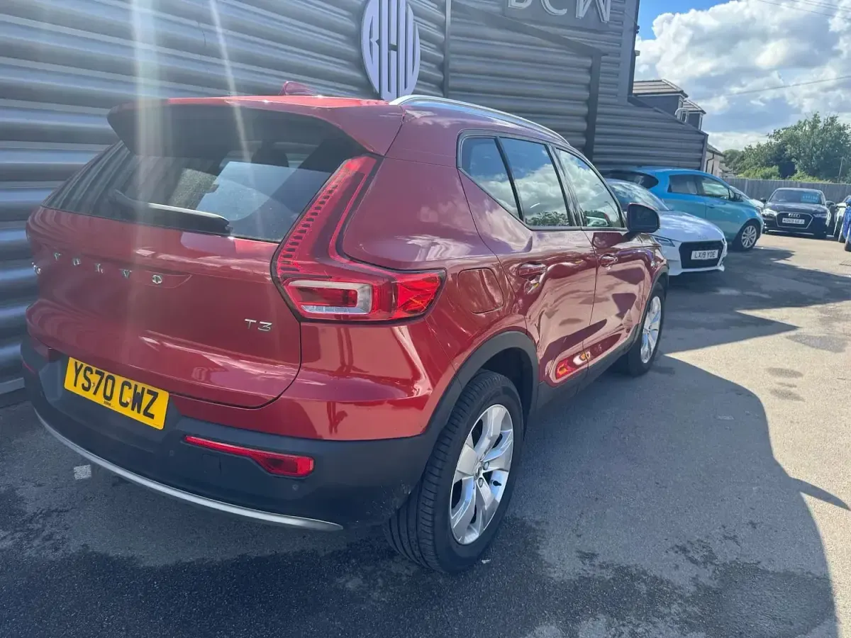 Used Volvo XC40 Momentum 2020 Red SUV