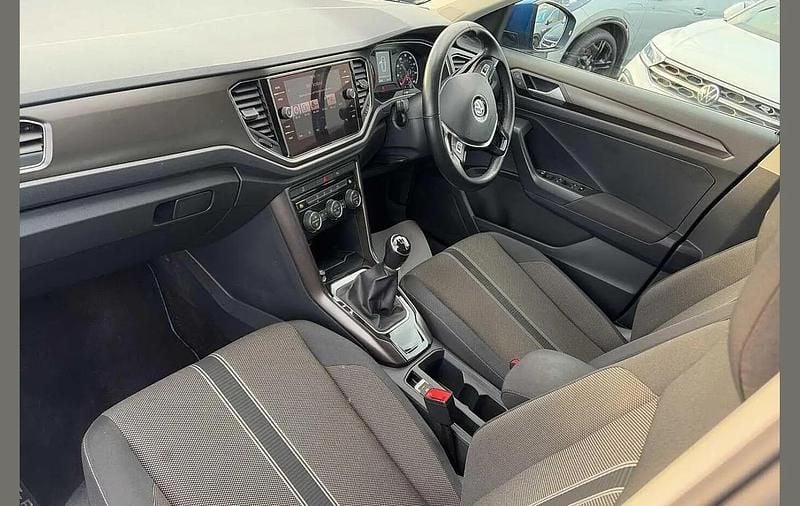 Used VW T-Roc SE 115 HP (84 kW) 2019 Blue SUV