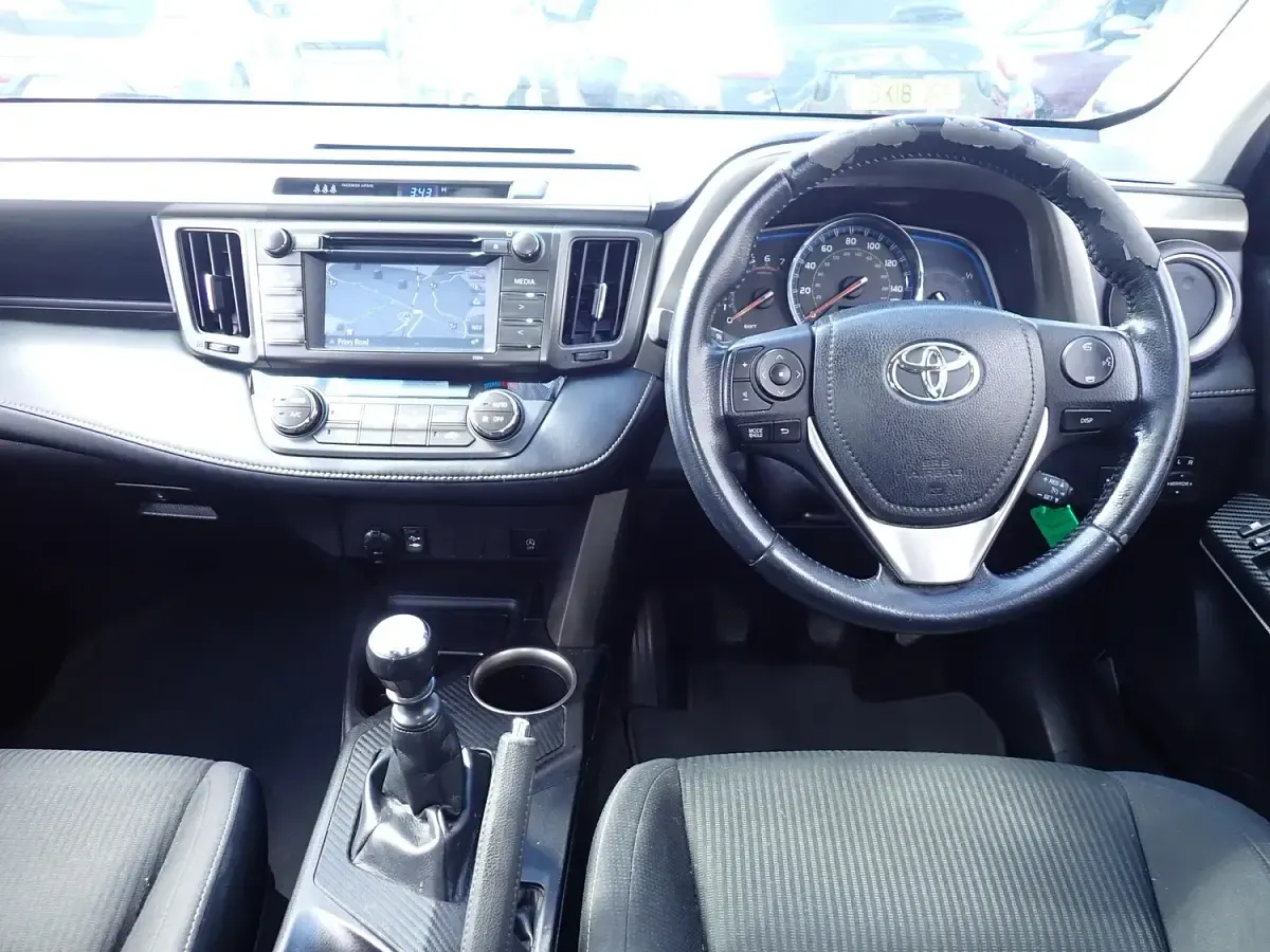 Used Toyota RAV4 Business Edition 124 HP (91 kW) 2015 White SUV