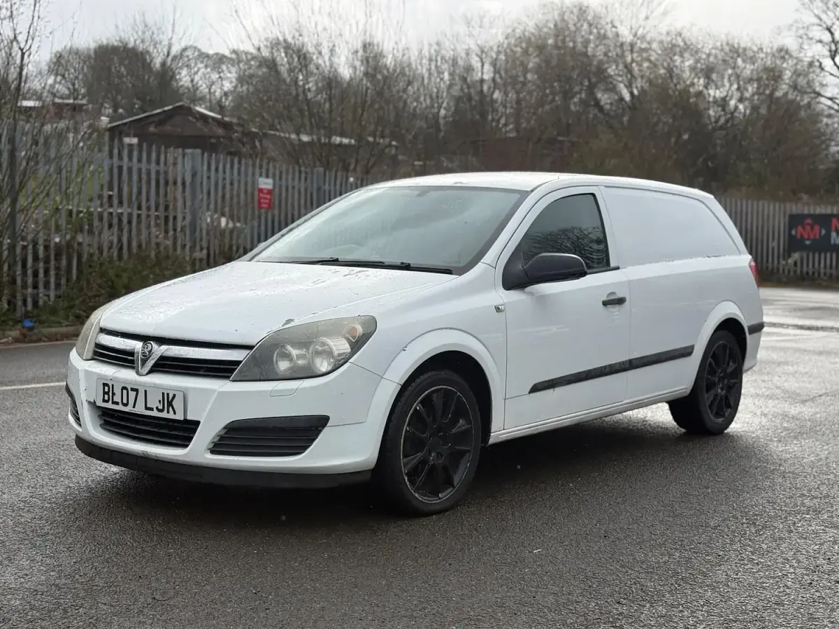 Used Vauxhall Astra Club 90 HP (66 kW) 2007 White Van
