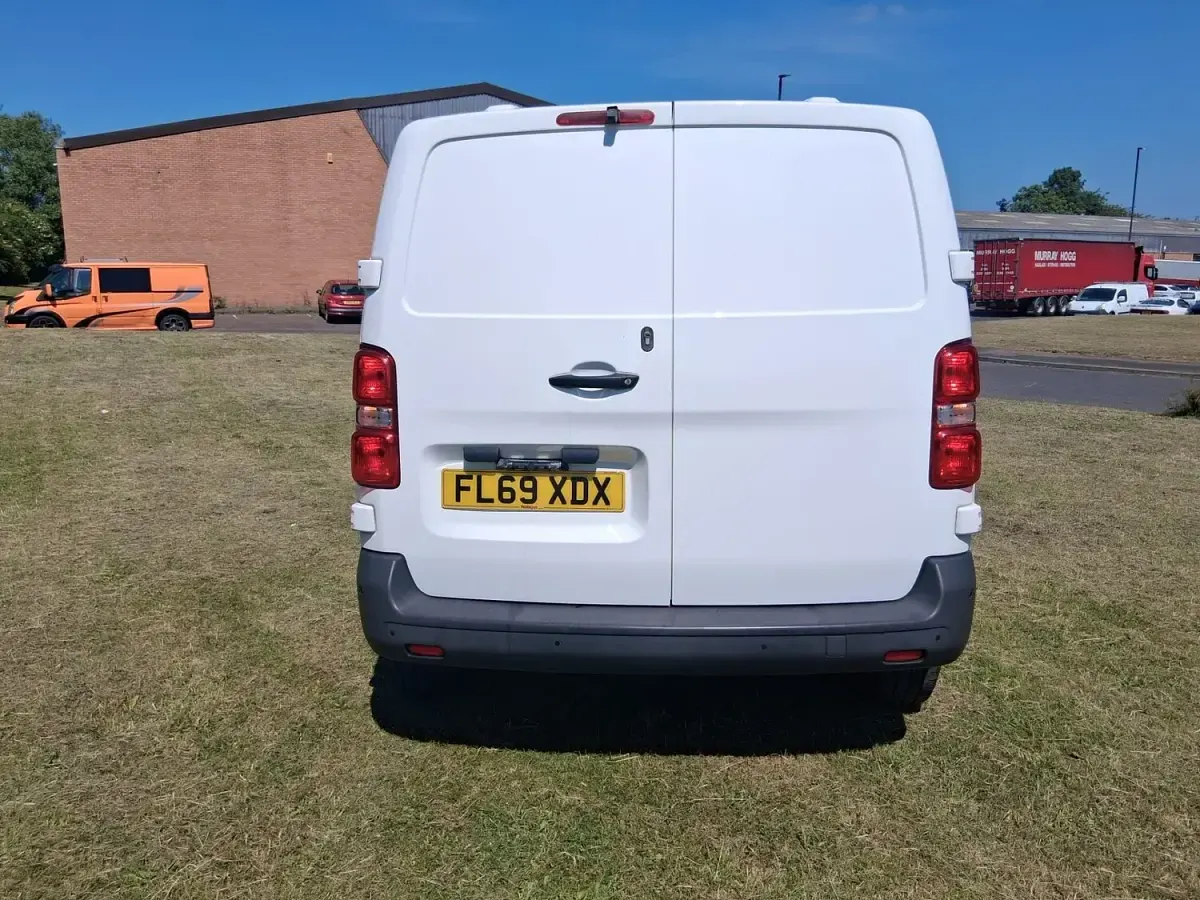 Used Vauxhall Vivaro Edition 100 HP (73 kW) 2019 White MPV