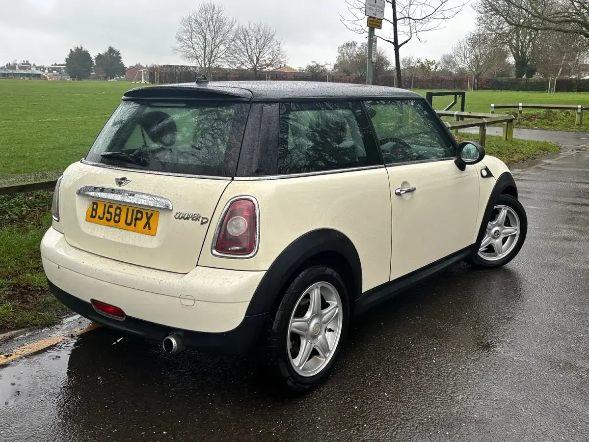 Used Mini Cooper D Hatch 110 HP (80 kW) 2008 White Hatchback