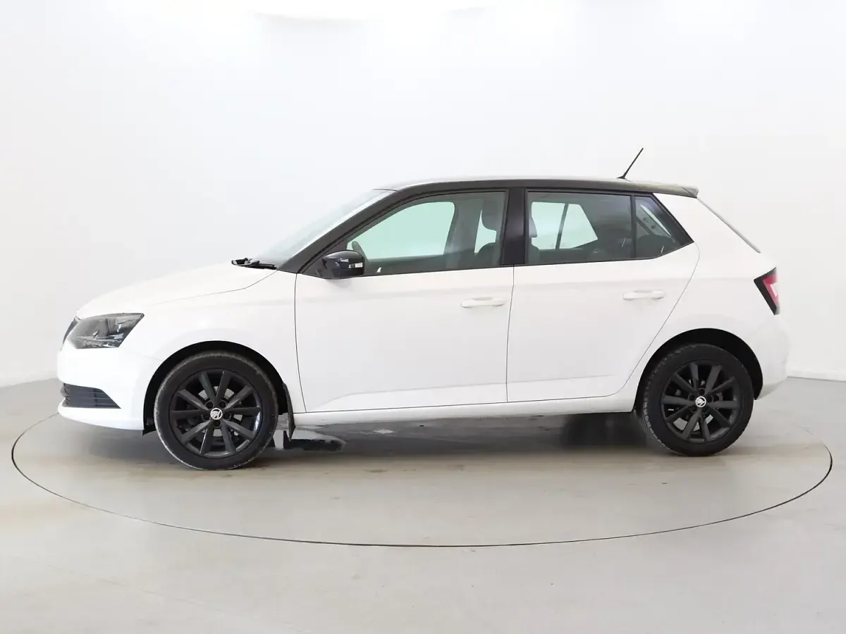 Used Skoda Fabia Colour Edition 90 HP (66 kW) 2017 White Hatchback