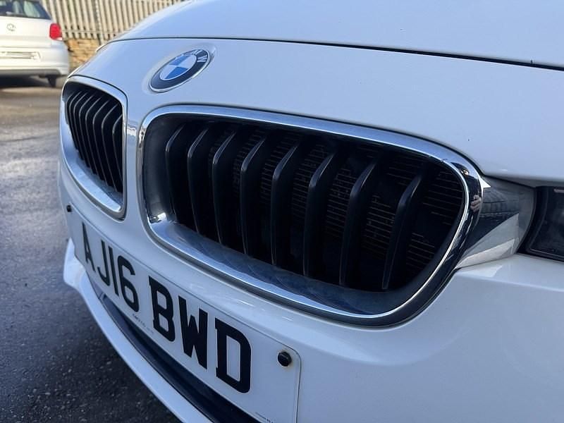 Used BMW 318 Sport Line 2016 Alpine white Estate