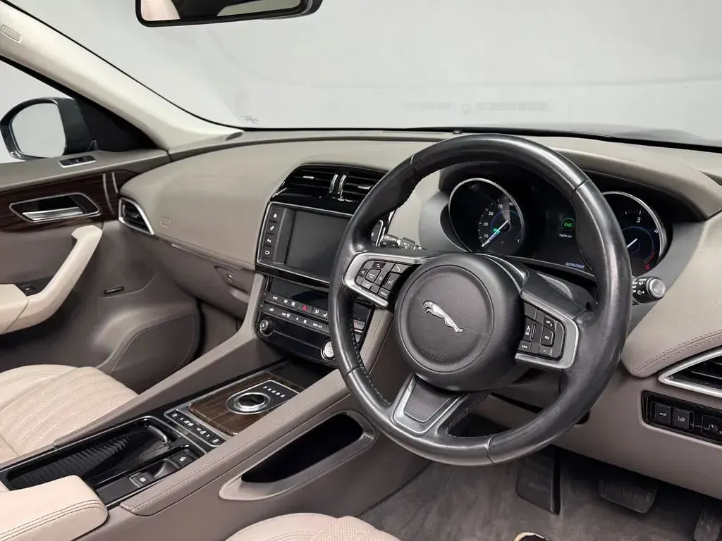 Used Jaguar F-Pace Portfolio 240 HP (176 kW) 2017 Black SUV