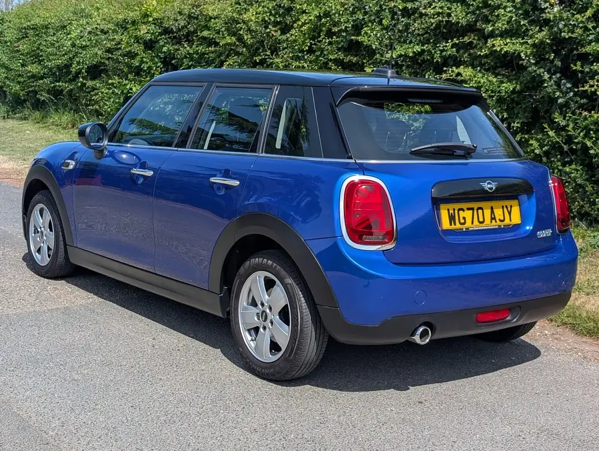 Used Mini Cooper Classic 136 HP (100 kW) 2020 Blue Hatchback