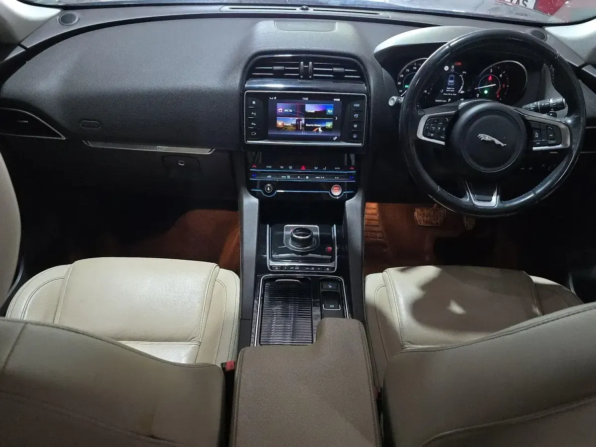 Used Jaguar F-Pace Prestige 180 HP (132 kW) 2017 Green SUV